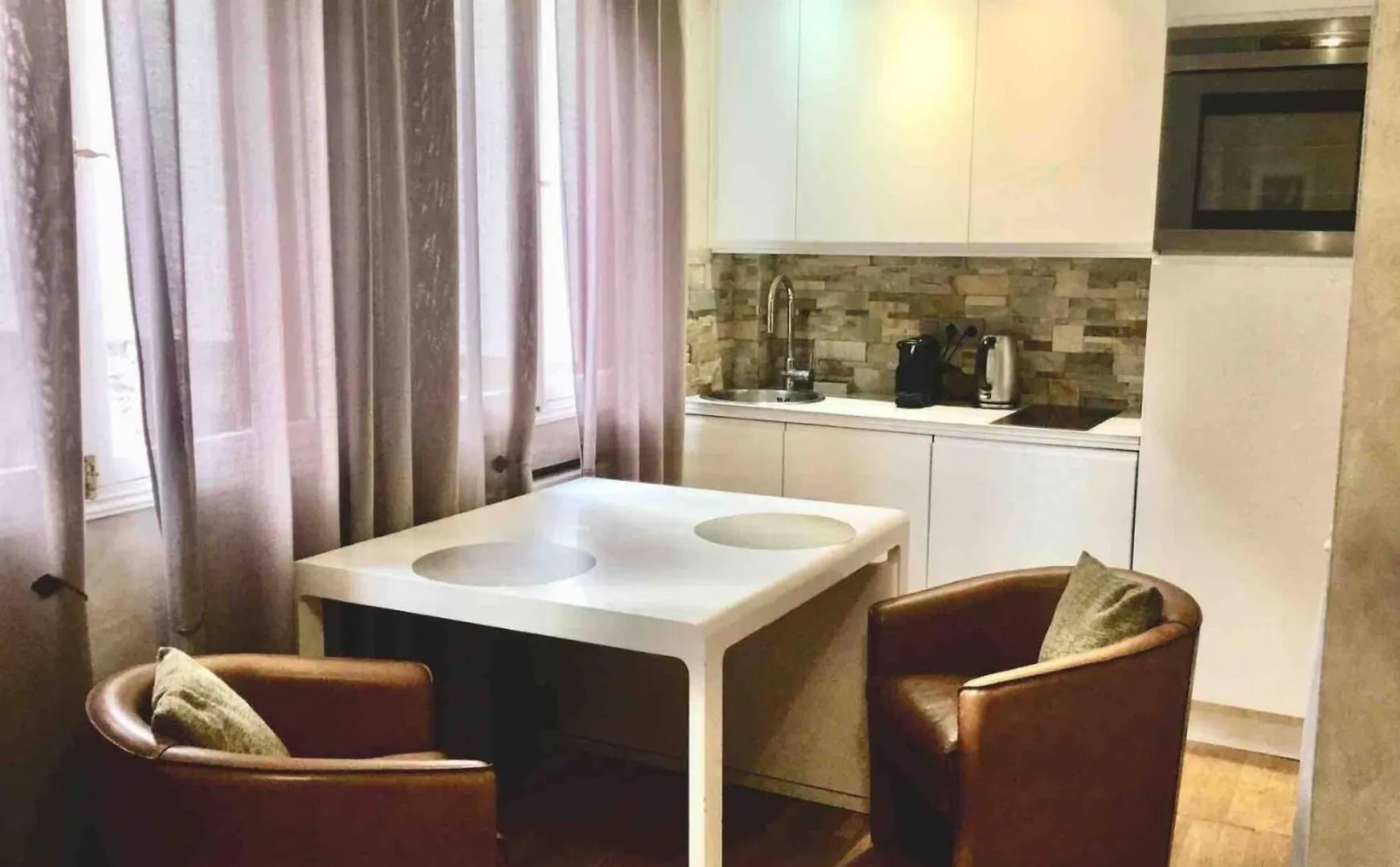 2 Pieces Lumineux Et Calme A Paris Apartment