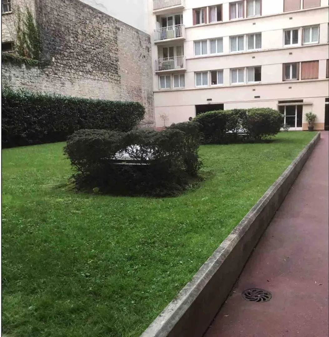 2 Pieces Lumineux Et Calme A Paris Apartment
