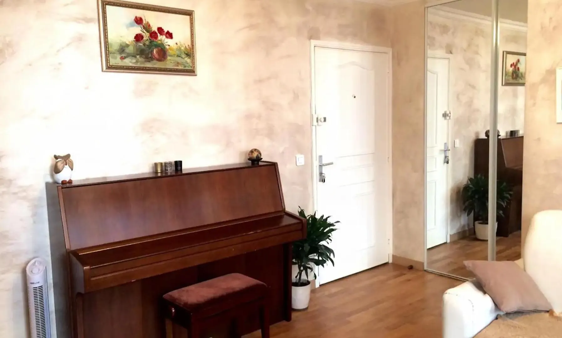 2 Pieces Lumineux Et Calme A Paris Apartment France